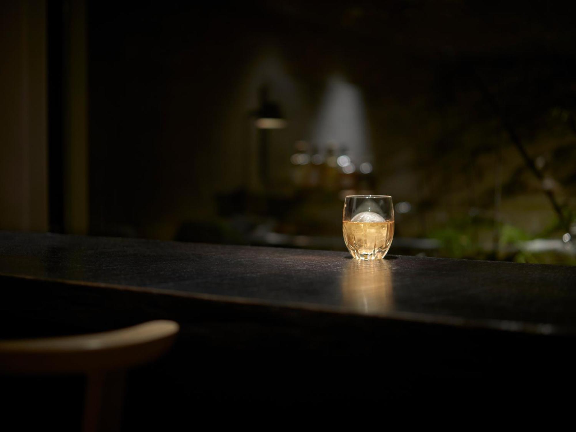 Hotel The Celestine Kyoto Gion Kültér fotó A glass of Japanese whisky