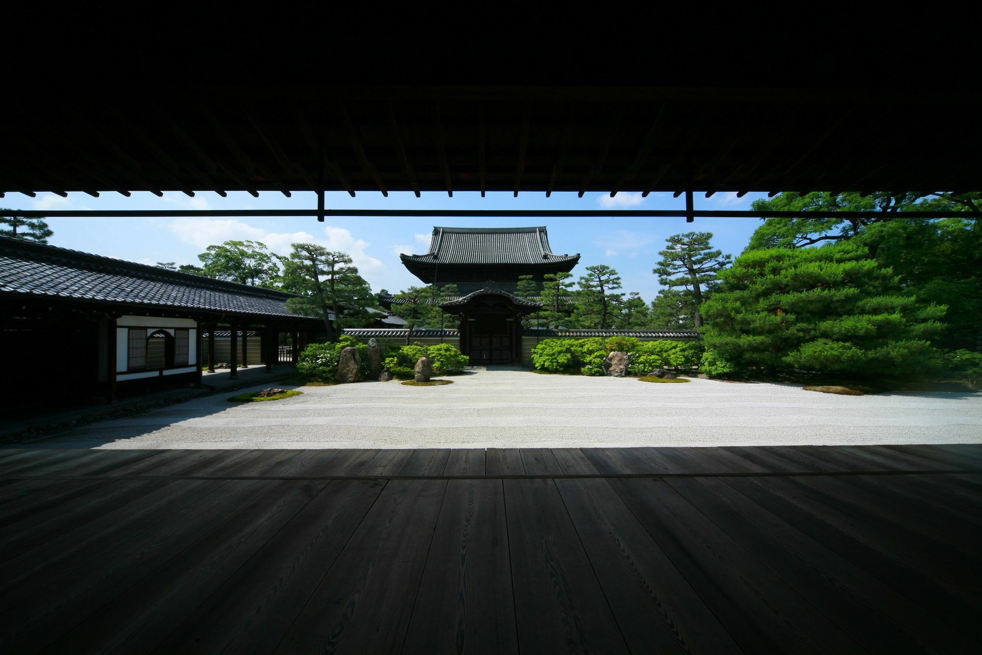 Hotel The Celestine Kyoto Gion Kültér fotó The temple's main gate
